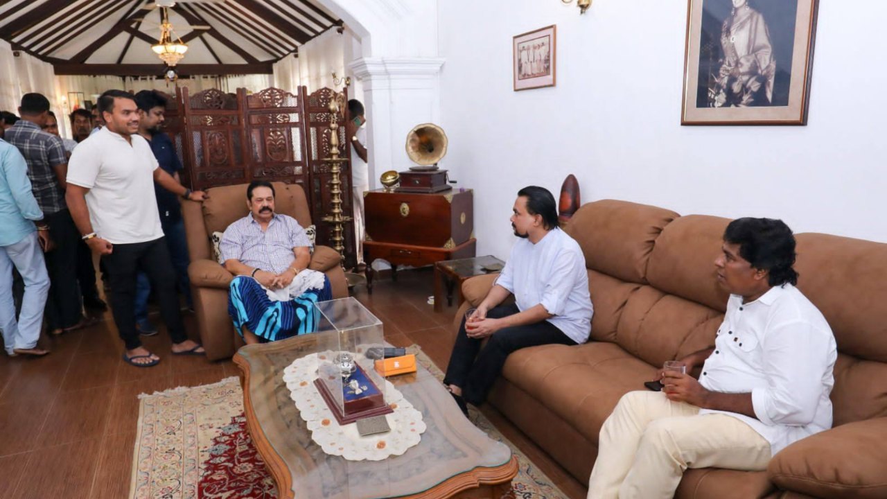 හිටපු ජනපති මහින්ද සමඟ විමල් සුහද පිළිසඳරක