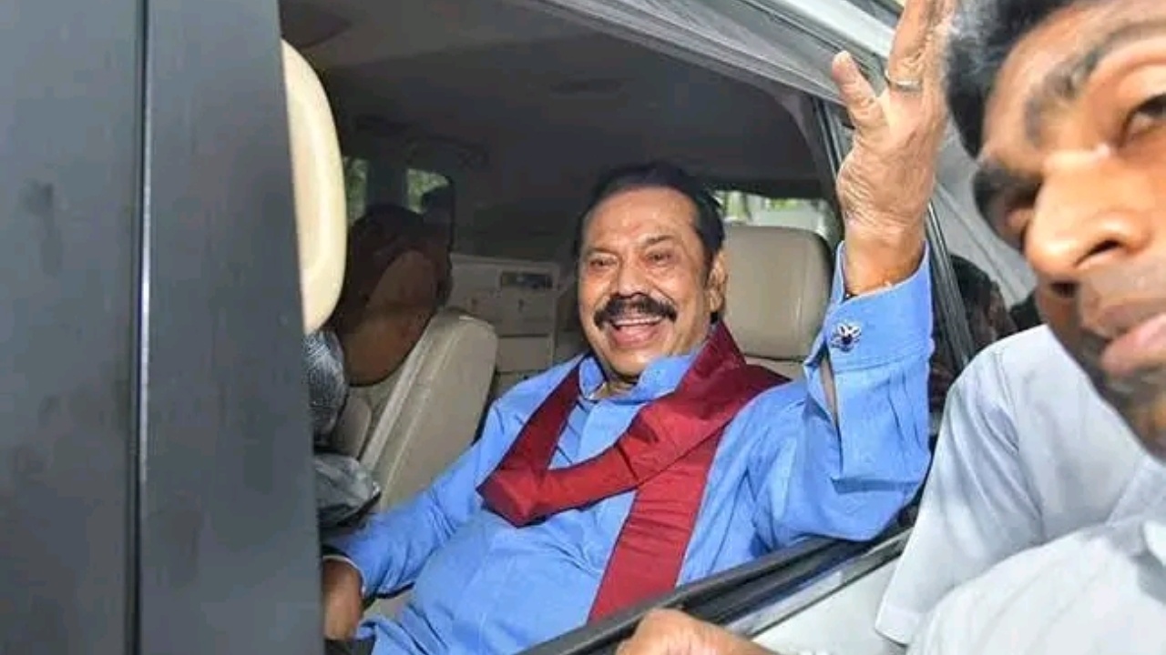 මගේ පියා වන මහින්ද රාජපක්ෂ සියල්ල ආරම්භ වූ කාල්ටන් නිවසට නැවත පැමිණියා – නාමල්