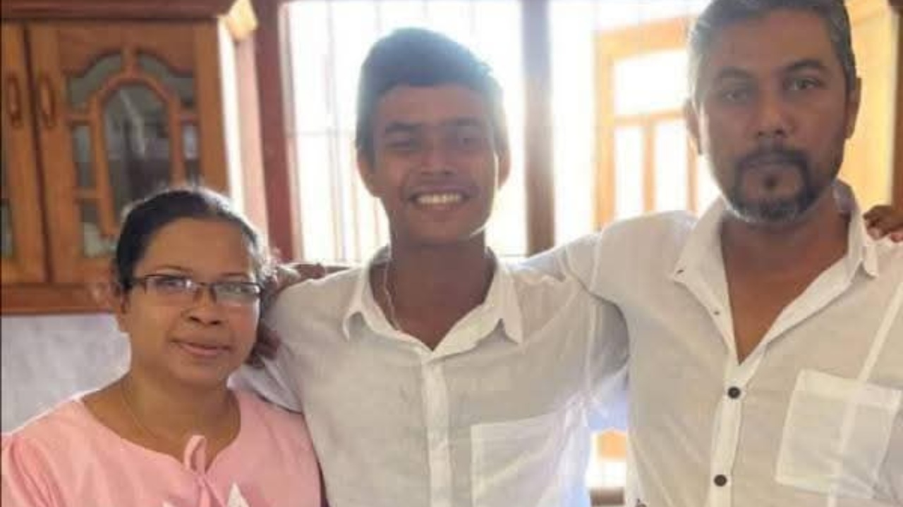 දුනිත්ගේ පියා මියගියේ දිගුකාලීන රෝග තත්ත්වයක් හා හෘදයාබාධයකින්: මරණ පරීක්ෂණයේදී හෙළි වෙයි