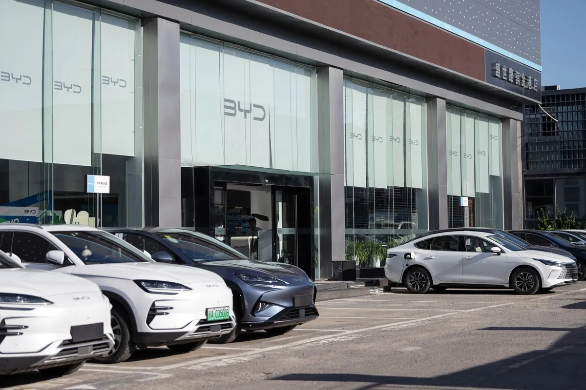 BYD රථවලට අපල කාලයක්? වාහන ලක්ෂයකට වැඩියෙන් නැවත කැඳවලා