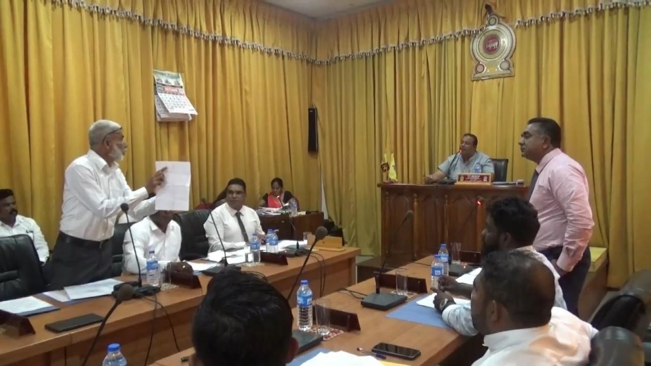නාවලපිටිය නගර සභාවේ මාසික සභා රැස්වීම උණුසුම් – ආණ්ඩු පක්ෂයේ සහ විපක්ෂයේ රෙදි ගලව ගනියි