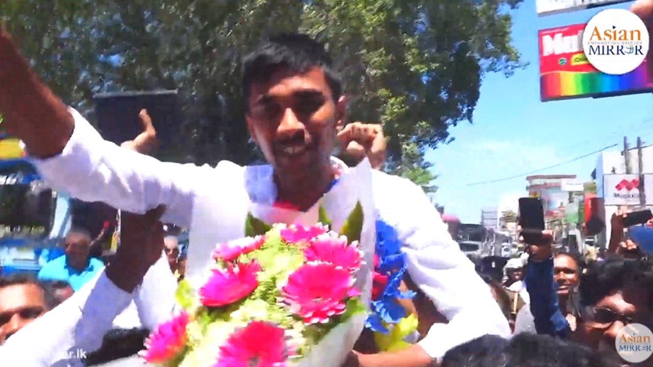 ගල්කිස්ස පොලිස් කොස්තාපල්වරයා ජනතා කර මතින් යයි