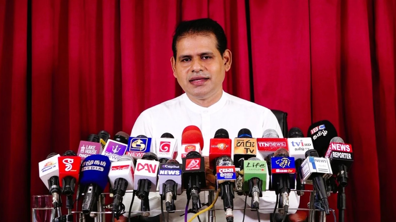 සීනි බිම වැටුණම කවුද කුඹින්ට ටෙලිග්‍රෑම් ගැහුවේ, සජබෙටත් ඒක තමයි වෙන්නෙ – සංජීව එදිරිමාන්න