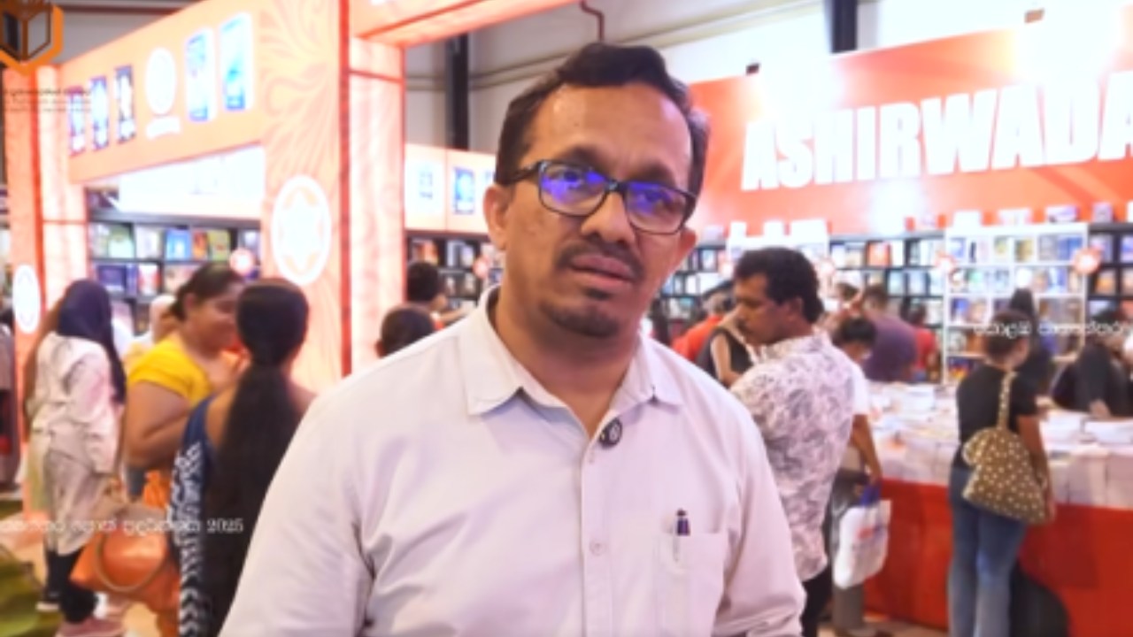රටේ ආර්ථිකය පිබිදිලා ජනතාව පොහොසත් වෙලා… පොත් ප්‍රදර්ශනේට ගලන ජන ගඟින් එය පැහැදිලියි…! – ඇමති සුනිල් හඳුන්නෙත්ති