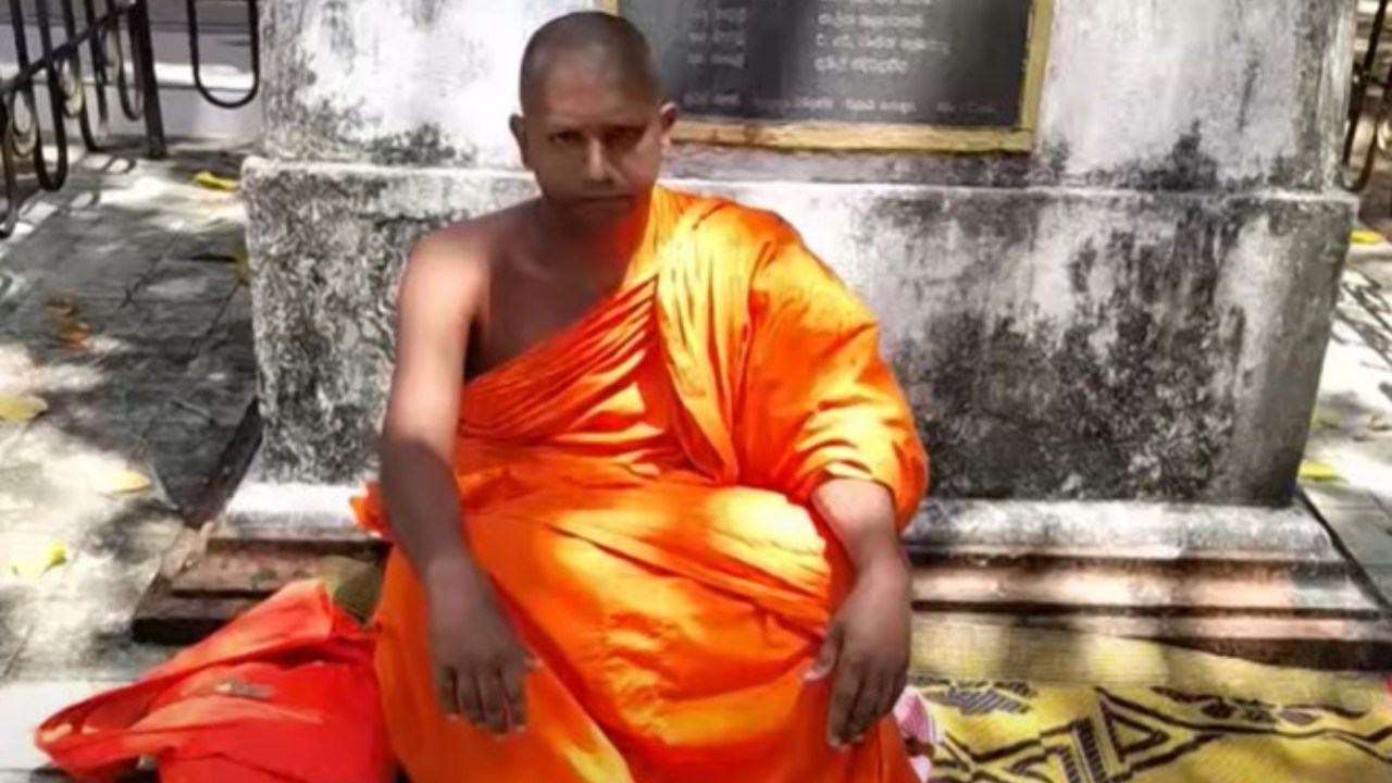 හිටපු ජනපති මහින්දගේ ආරක්ෂාව ඉල්ලා හිමිනමක් උපවාසයක