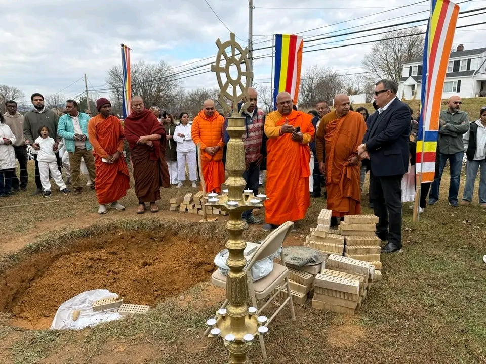 අමෙරිකාවේ ශ්‍රී ලංකා පන්සලක තැනූ ප්‍රථම චෛත්‍යයෙහි මුල්ගල්තැබීම උත්සවාකාරයෙන්