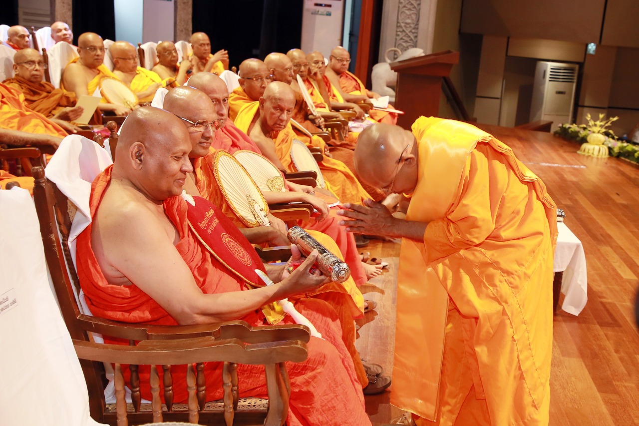 කටුගස්තොට උපරතන හිමිට සම්මානයක්