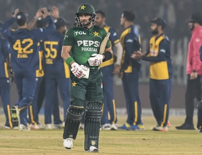 ශ්‍රී ලංකාව තුන්කොන් T20 සටනේ අවසන් තරගයට