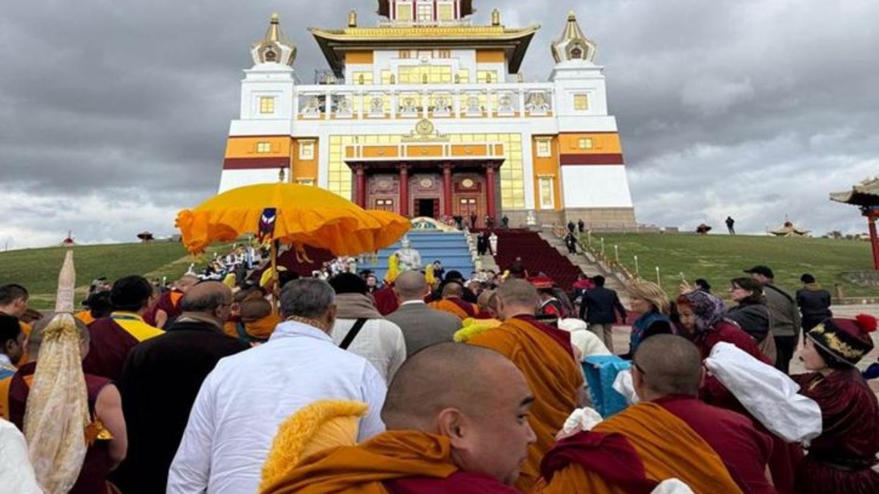 ඉන්දියාවේ සිට රුසියාවේ කල්මිකියා ජනරජයට යවන ලද බුදුන්ගේ පූජනීය ධාතූන් වහන්සේලා වැඩමවීමේ පින්කමක්