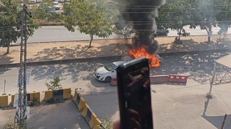 පාකිස්ථානයේ ඉස්ලාමාබාද් හි කාර් බෝම්බ පිපිරීමක්