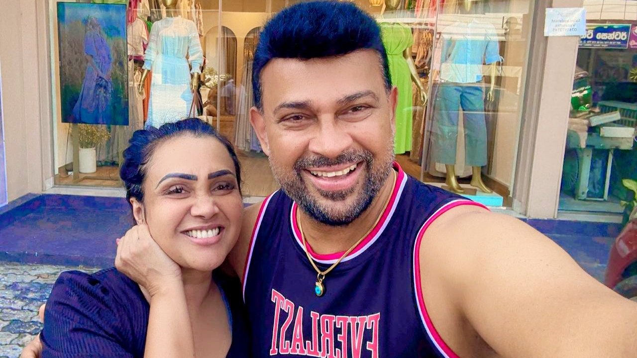 කෙහෙල්බද්දර රන්ජන්ට ඊයේ ගයත්‍රී ඩයස් හමුවුණාලු 