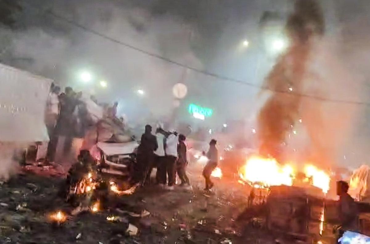 දිල්ලියේ රතු බලකොටුව අසළ පිපිරීමක්