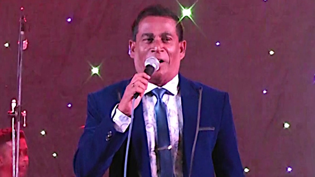 වේදිකාව බබළවමින් නොමැකෙන මතකයන් එක්කළ ඔහු, ප්‍රසංග වේදිකාවට සමුදෙයි