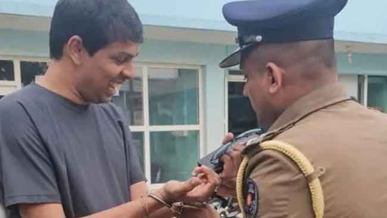 අර්ච්චුනා පොලීසියට භාරවෙයි