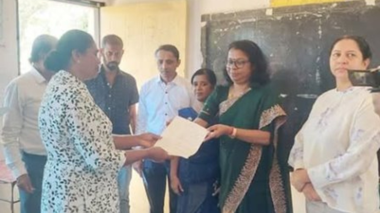 දිට්වා මරණ සහතික ප්‍රදානෝත්සවයක් – ඡායාරූප සහ වීඩියෝගත කරයි