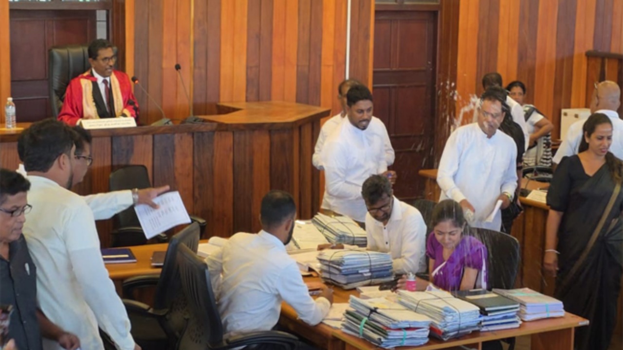 ගාල්ල නගර සභාව උණුසුම් වෙයි – විපක්ෂය සභාවේ පිස්සු නටයි