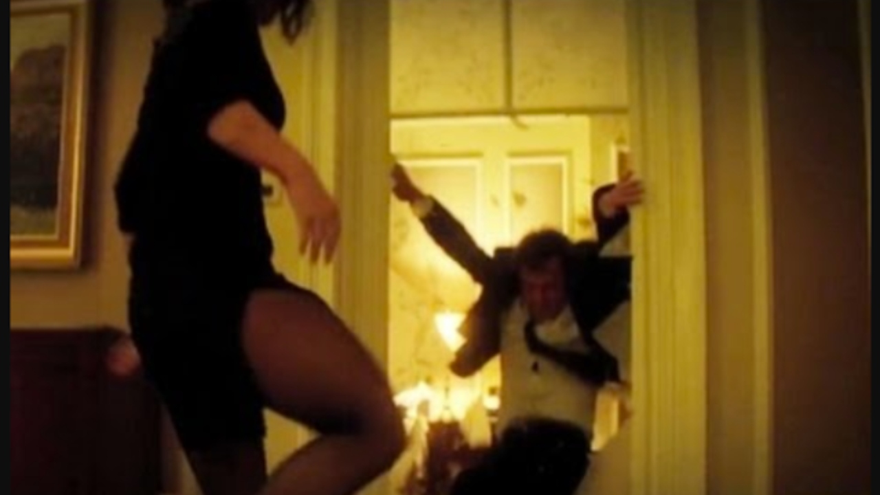 පෙම්වතා තරු හෝටලයකදී ප‍්‍රකට නිරූපන ශිල්පිනියට පහර දී ලක්‍ෂ 60ක් අරන් පැන යයි