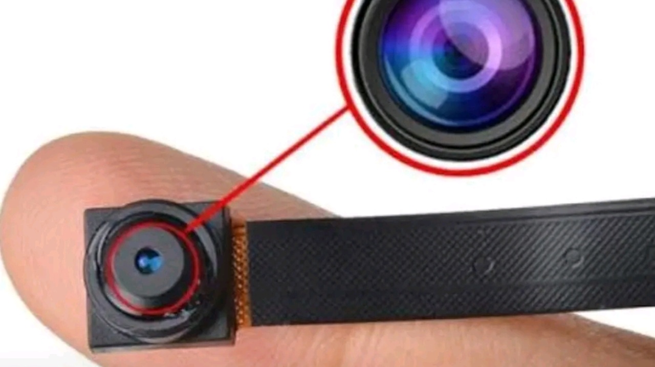 ෆිටෝන් රූම් එකේ කැමරා සවිකල ව්‍යාපාරිකයා මාට්ටු