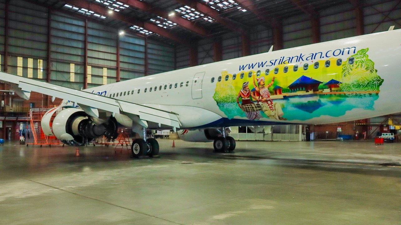 ගංගාරාම නවම් පෙරහැර වෙනුවෙන් හැඩ ගැන්වූ ශ්‍රී ලංකා ගුවන් සේවයේ ගුවන් යානාවක් (PHOTOS)