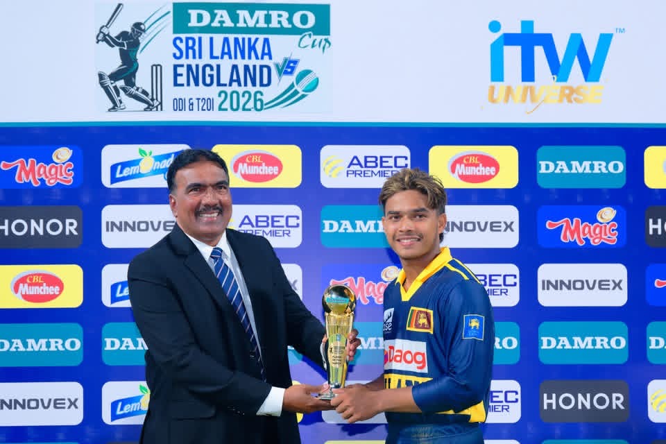 ශ්‍රී ලංකාවට ජය ගෙනා දුනිත්ගේ සම්මානය පියාට පුද කරයි