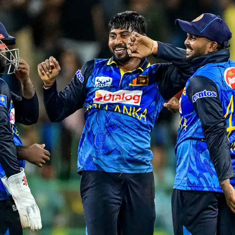 එංගලන්ත T 20 තරගාවලියට එන සිංහ සංචිතයෙන් කමිඳු එළියට – ධනංජය සහ කුසල් ඇතුළට