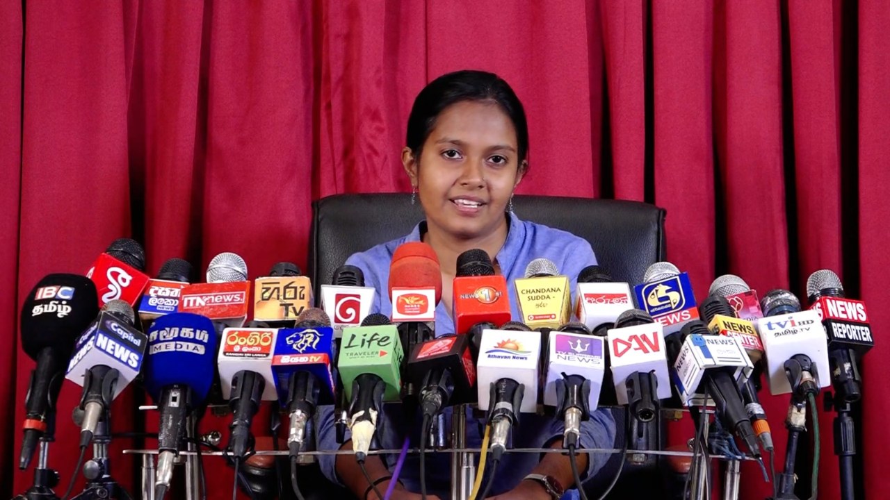 පැලවත්තේ ඕඩර් වලට කුණුහරුප කියල කෑගැහුවට අපි නම් බය නෑ! ඩෝබින්ගෙන් ගේම ඉල්ලන පොහොට්ටුවේ අලුත් රිදී සීනුව