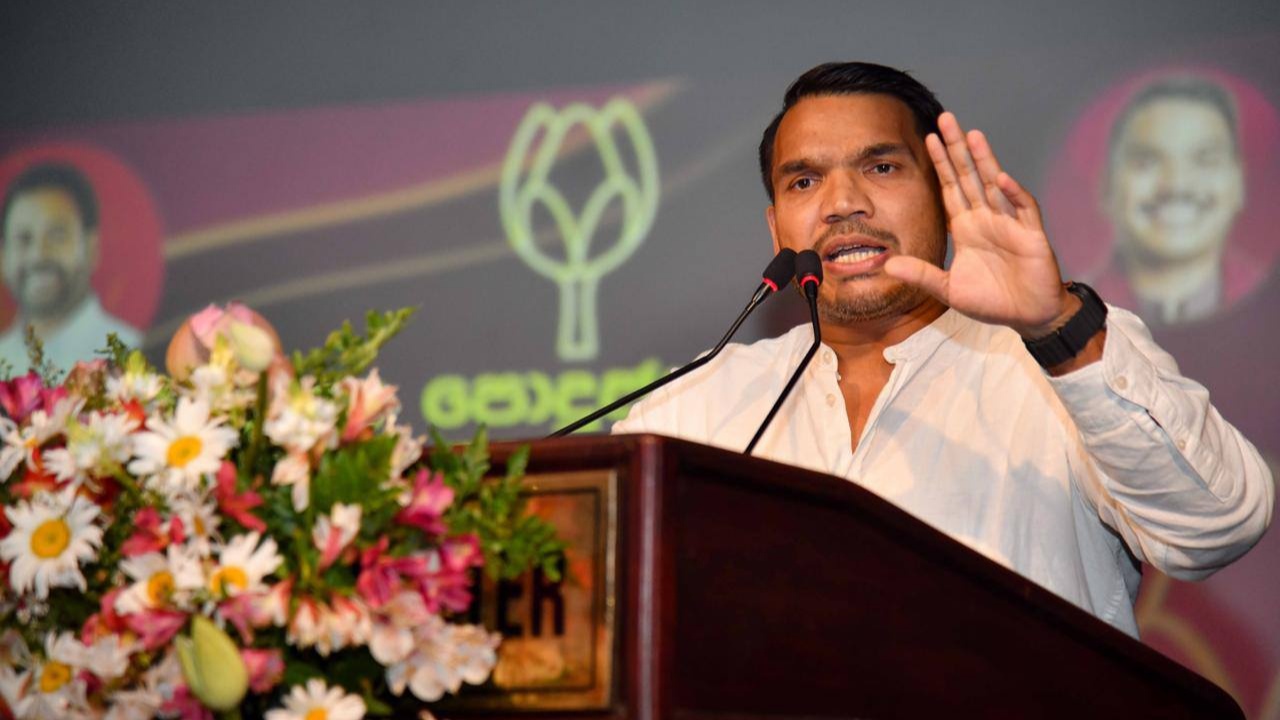 විපක්ෂය කියනකම් ඉන්න එපා චෝදනා තියෙන බලශක්ති ඇමති ඉල්ලා අස්වෙන්න – නාමල් රාජපක්ෂ