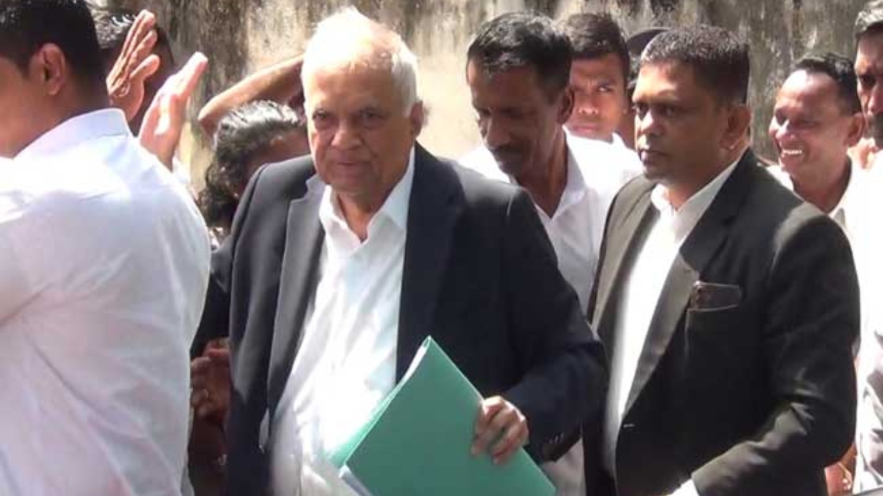 ලන්ඩන් ගමනට එරෙහිව රනිල්ට නඩු පැවරීම මාර්තු මාසයේදී