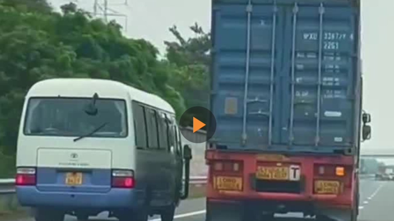 ඉස්සර කිරීමට ඉඩ නොදුන් නිසා කන්ටේනර් ඩ්‍රයිවර් දාපු වෙට්ටුව (VIDEO)