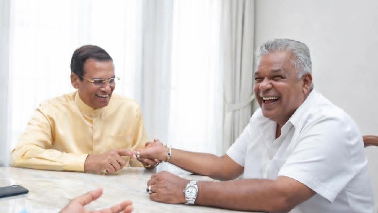 “මගේ අයියා අවුරුදු තිහක් මේ රටේ මන්ත්‍රී, නියෝජ්‍ය ඇමති, කැබිනට් ඇමති සහ විධායක ජනාධිපති වශයෙන් සේවය කරලා තියෙනවා..අයියා මට හොරකම් කරලා ජීවත් වෙන්න පුරුදු කළේ නෑ” – ඩඩ්ලි