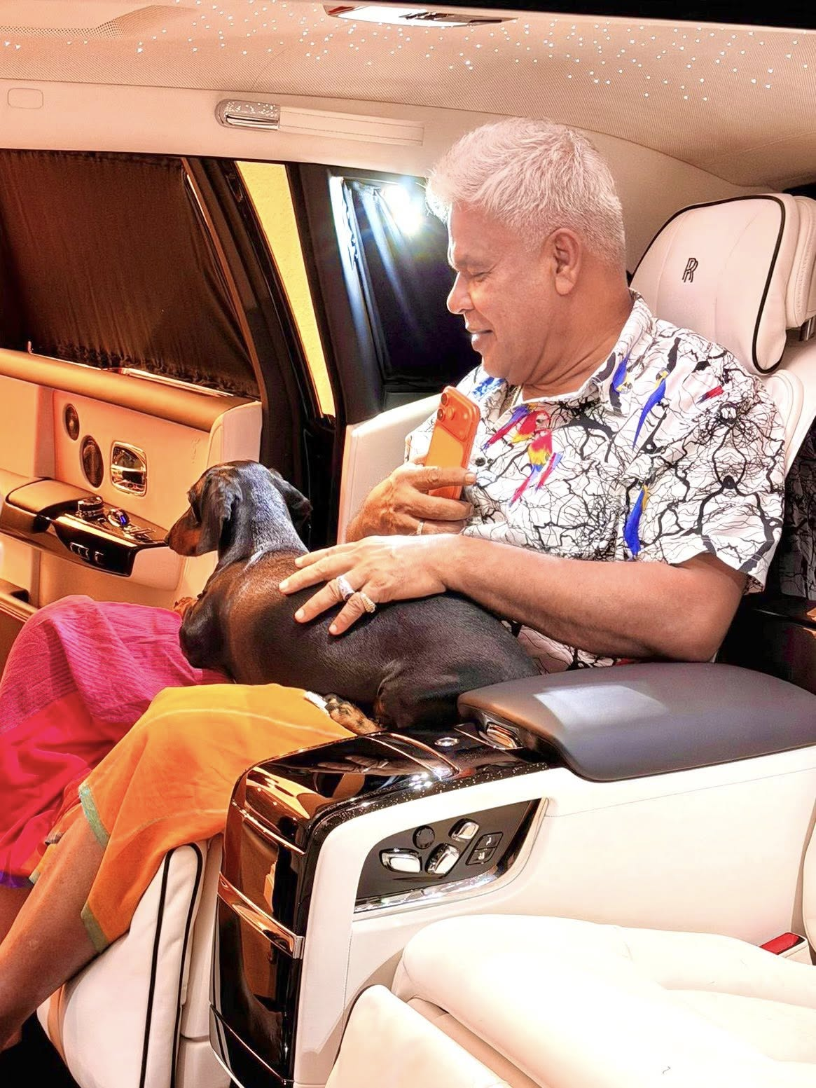 ඩඩ්ලිගේ ‘රෝල්ස් රොයිස්’ කාර් එකට රේගුව රු.මිලියන 70ක දඩ ගහයි!