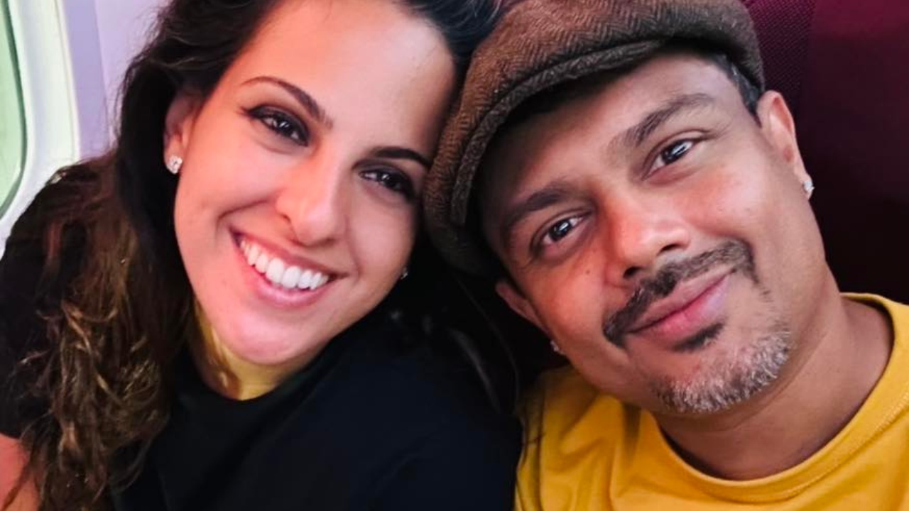 ”ස්ටෙෆනිට සිංහල තේරෙන්නෙත් නැති නිසා මුලින්ම facebook එකේ යන මේ දේවල් ගැන අහන්නේ මගෙන්. මේ වෙනකොට මේක දේශපාලන ව්‍යාපාරයක් විසින් මෙහෙයවන්නක් බව හොඳටම පැහැදිලි වුණා…” – දුෂ්‍යන්ත්