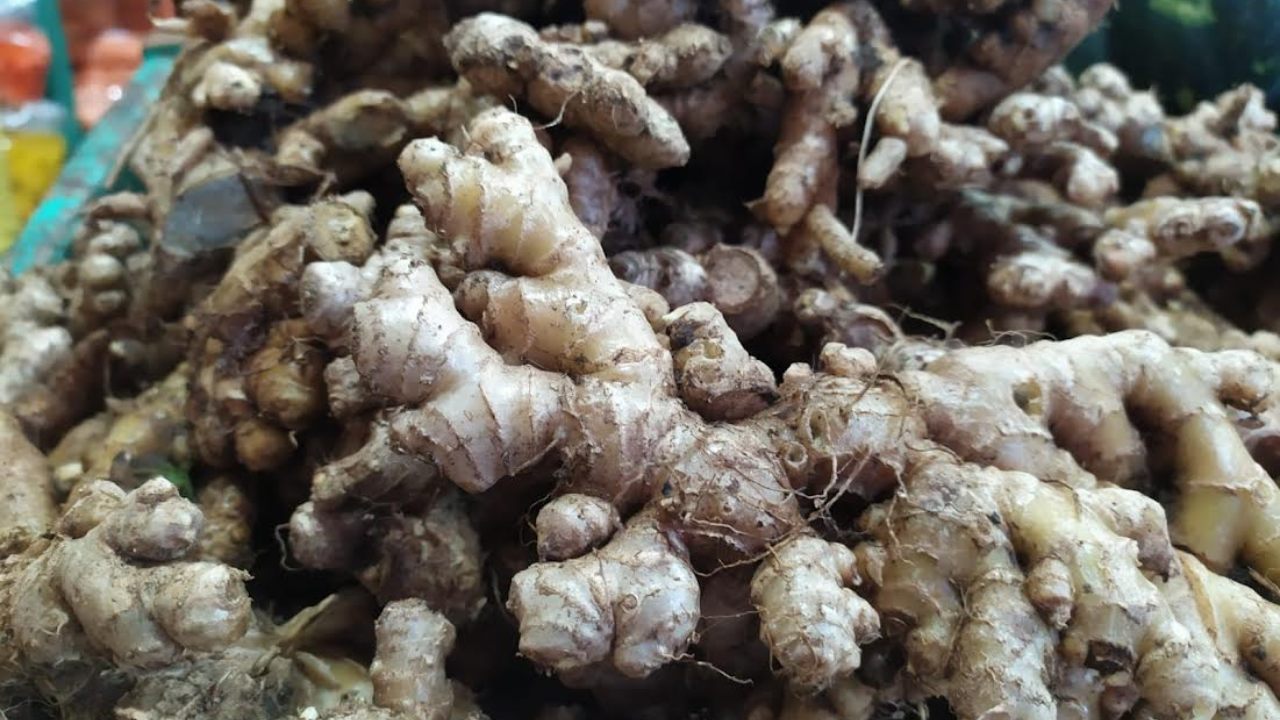 ඉගුරු මිල අහසේ