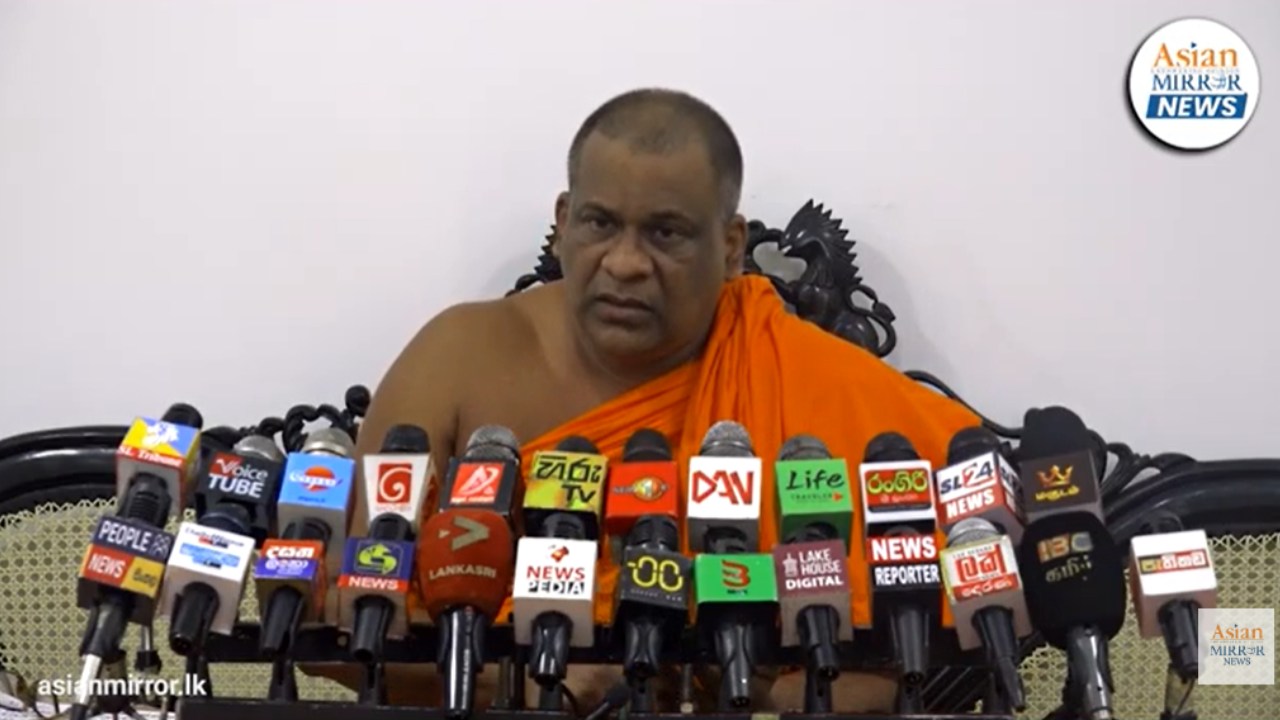 මට සල්ලි නැහැ… පුළුවන් නම් රුපියල් 100 ගානේ දාන්න – ඥානසාර හිමි