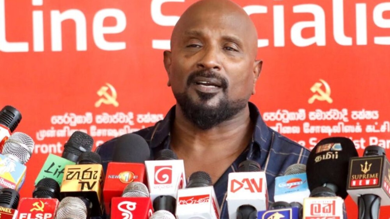 මාලිමාණ්ඩුව යන්නෙත් රනිල් ගිය පාරේමයි… ජනතාව ආයෙමත් රැවටුණා… පොඩි මිනිහාගේ ආණ්ඩුවක් හදන්න අපි සූදානම්…! – කුමාර් ගුණරත්නම්