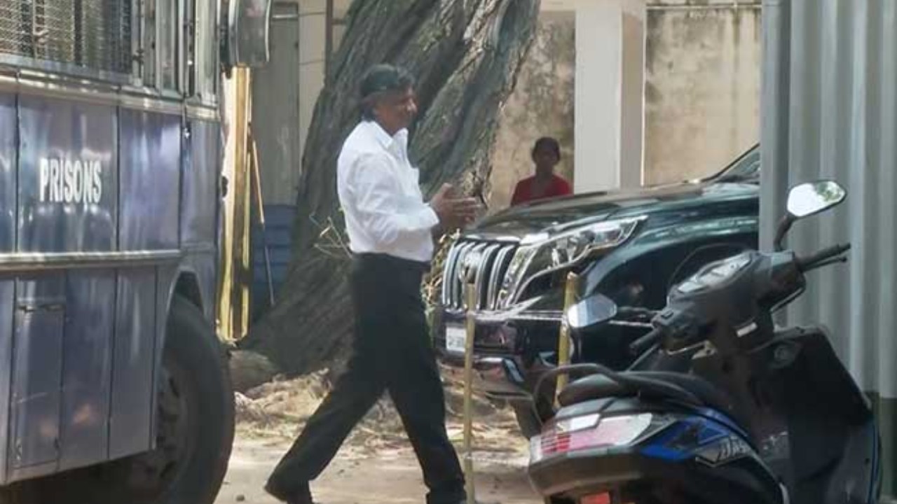 හිටපු ජනාධිපති ලේකම් සමන් ඒකනායක තවදුරටත් රිමාන්ඩ්