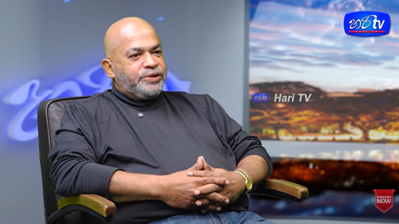 ”හේමාල්ට ලක්ෂ 40ක් ගෙවනවා කියලා මට කිව්වෙ, ‘වයිෆ්’ ෆිල්ම් එකේ සමීර නාඔටුන්න” ”ඒකෙන් මුළු රටම හේමාල්ගෙ ගාණත් දැනගත්තනෙ” – සුනිල් ටී ප්‍රනාන්දු