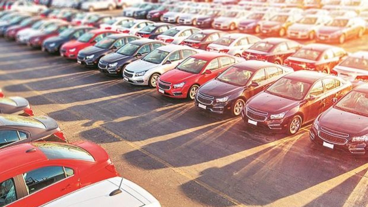 වාහන මිල වැඩි වෙන්නේ නැහැ රැවටෙන්න එපා – වාහනේ විකුණගන්න බය කරනවා – වාහන මිල අඩු වෙන බව ඇමති කියයි