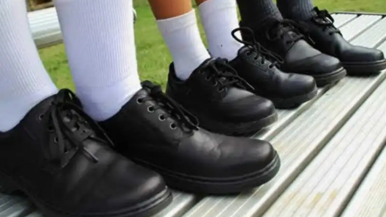 පාසල් සිසුන්ට ලබාදෙන තිළිණපත් ගැන දැනුම්දීමක්