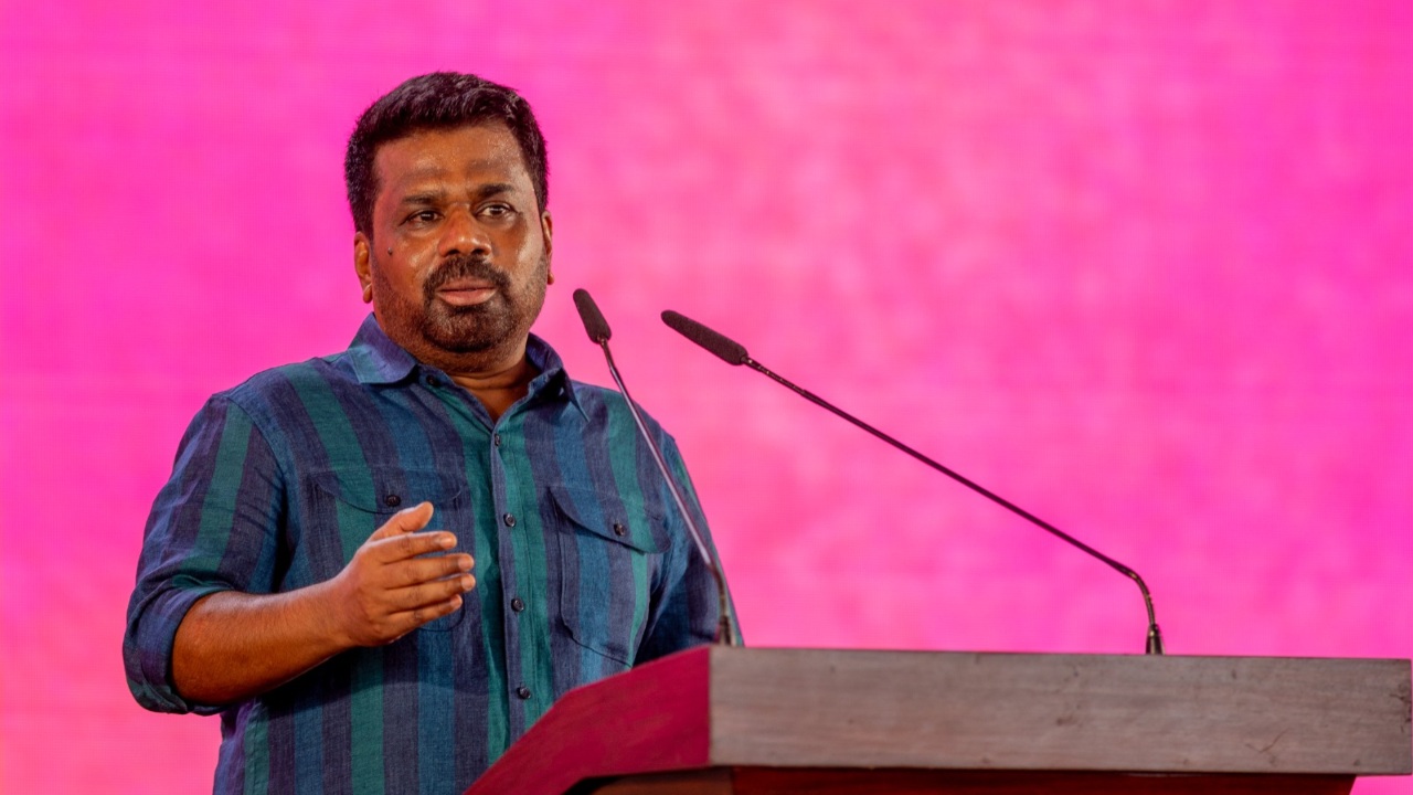 ඉකි ගසන ගැහැණියට සිනා මුසු අනාගතයක් හදනවා – ජනපති