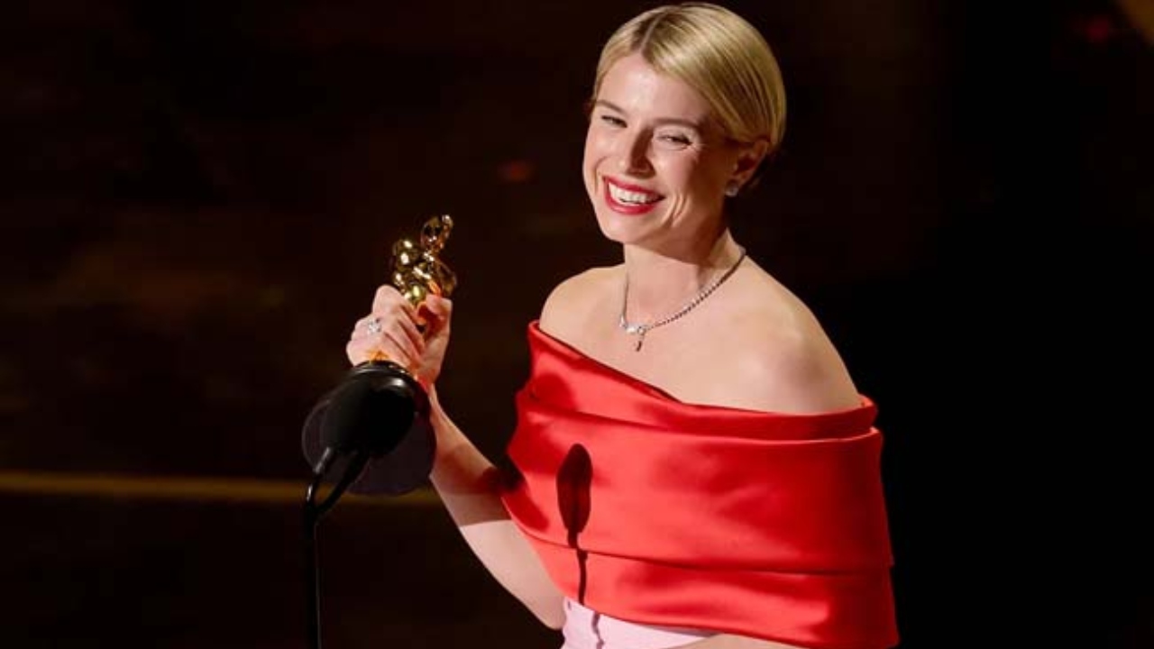 මෙවර ඔස්කාර් සම්මාන උළෙලේ දක්ෂතම රංගන ශිල්පිණිය ජෙසී බක්ලි