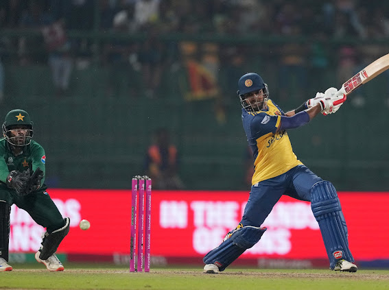 සුබ දසුනේ wide පන්දුවෙන් පාකිස්ථානය හමුවේ ශ්‍රී ලංකා කණ්ඩායමට තියුණු වූ පරාජයක් 