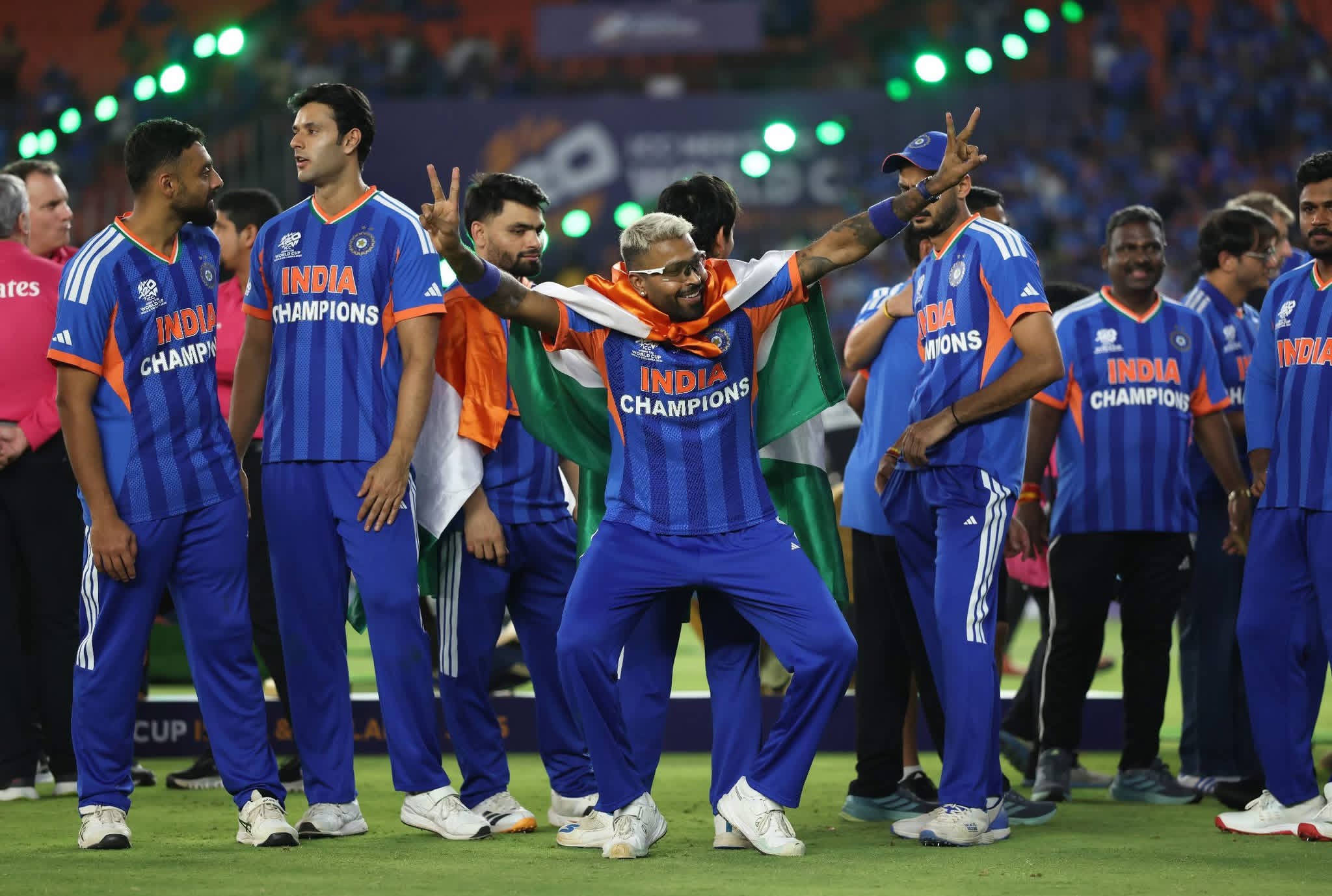 ලෝක ශූරයින් වීමේ සතුටට ඉන්දියාවට කෝටි 131ක් පිරිනමයි