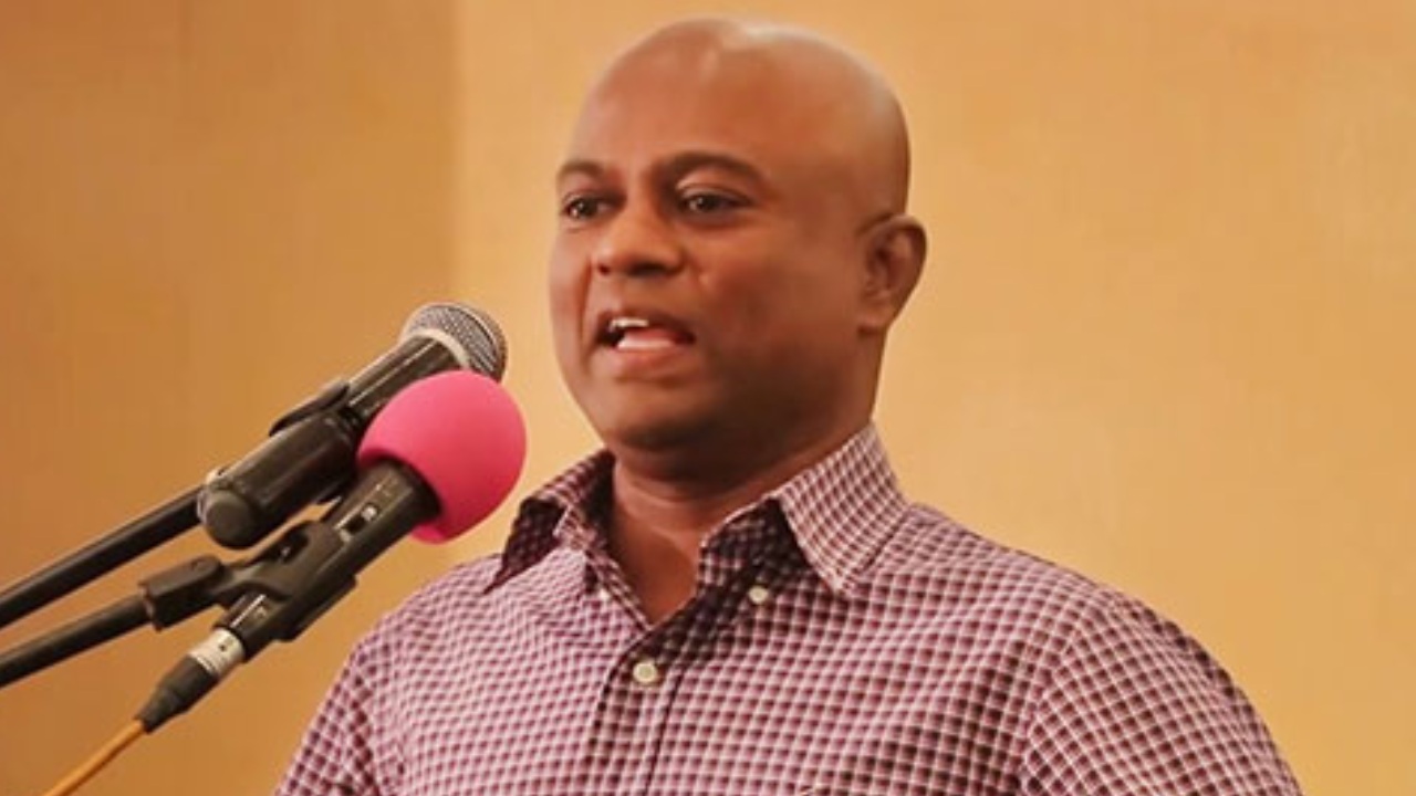 ඉංග්‍රීසි නොදැන ‘Yes’ ‘No’ ගගා වෙන රටවල් එක්ක ගිවිසුම් අත්සන් කරන්න එපා…! – මධුර විතානගේ