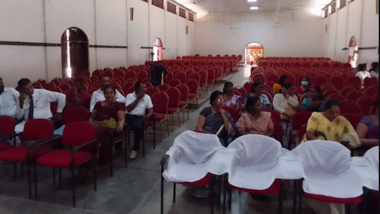 අගමැතිගේ ගුරු හමුවට නොපැමිණි ගුරුවරුන්ගෙන් නිදහසට කරුණු විමසයි