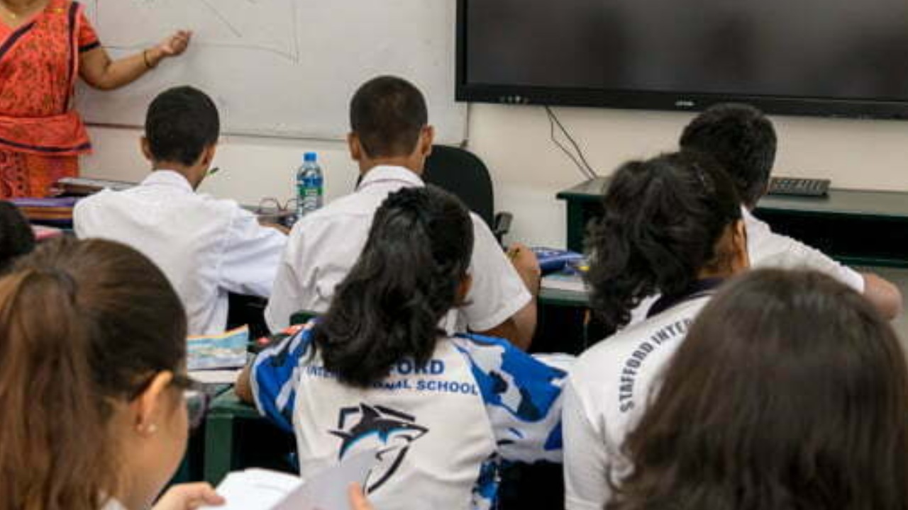 ජාත්‍යන්තර පාසල් ඇතුළු පෞද්ගලික ආයතනවලට බදාදා නිවාඩු ලබා දෙයි