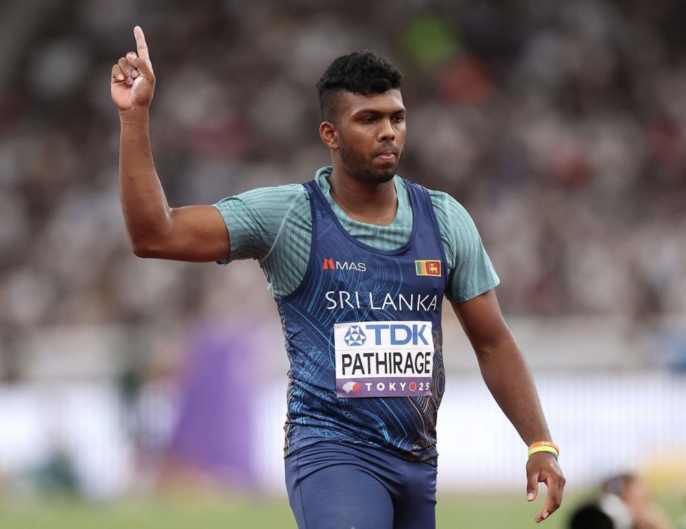 හෙල්ලයෙන් ලෝකය හොල්ලන රුමේෂ් තරංග 