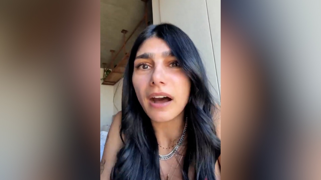 “මට තවත් නම් අඬන්න බැහැ. කතා කරන්න වචන නෑ.” – හිටපු නිල් චිත්‍රපට නිලි මියා කලීෆා හඬා වැටෙයි 