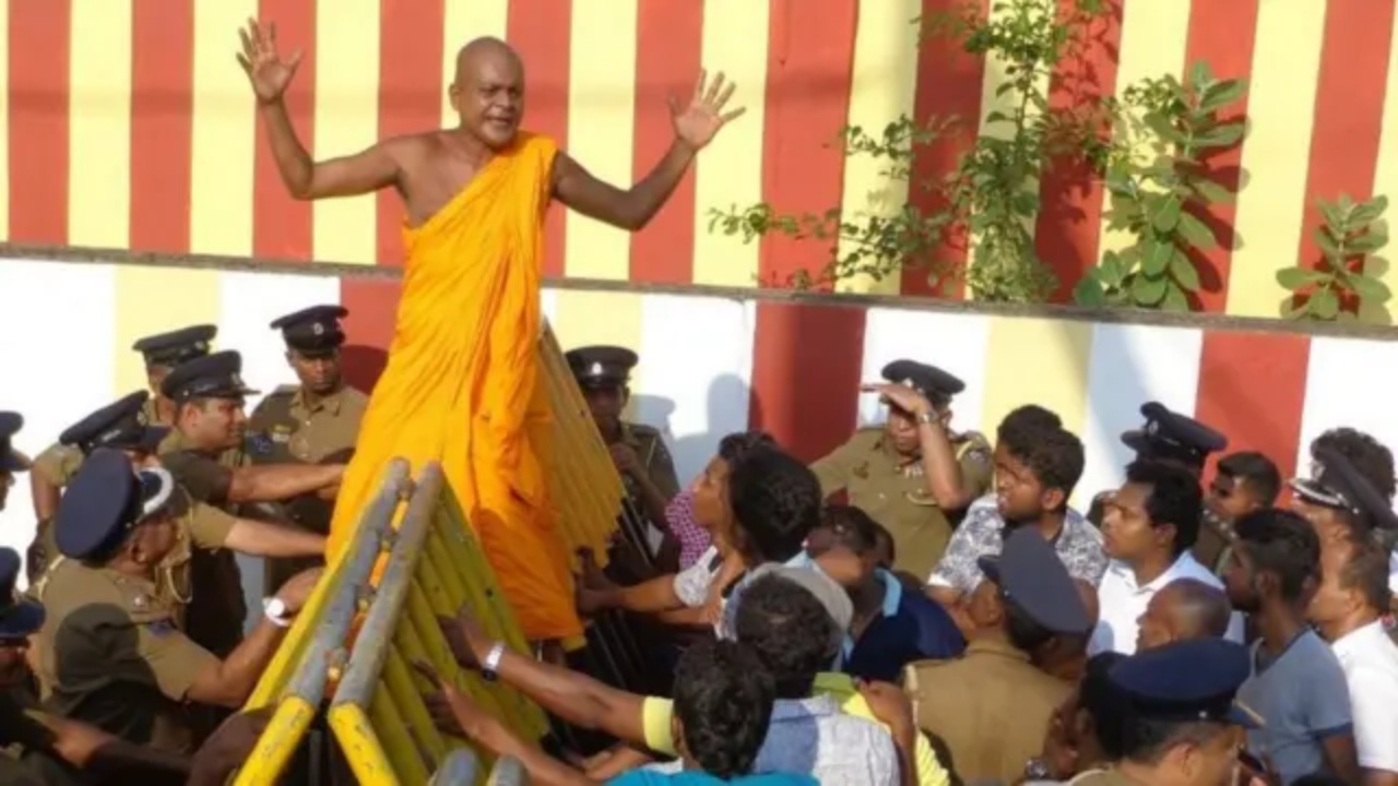 අපි ඉක්මනින් අලුත් ආණ්ඩුවක් හදනවා… ඊළඟ ජනාධිපති දිලිත් ජයවීර….!