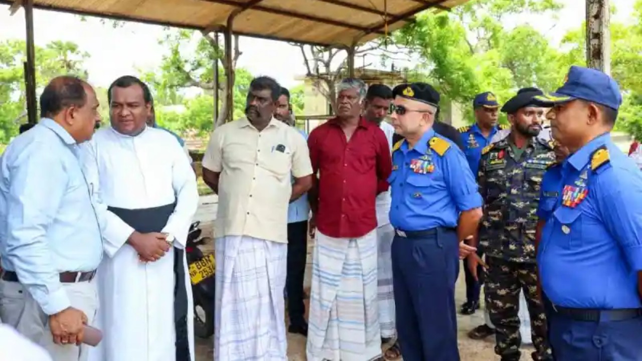 ආරක්ෂක නියෝජ්‍ය අමාත්‍යවරයා මන්නාරම් දිස්ත්‍රික්කයට